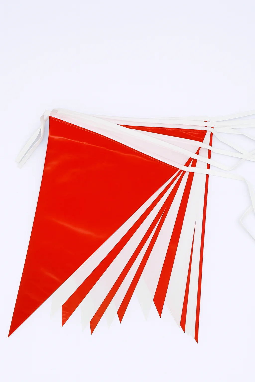 red-white-pennant-bunting-10m